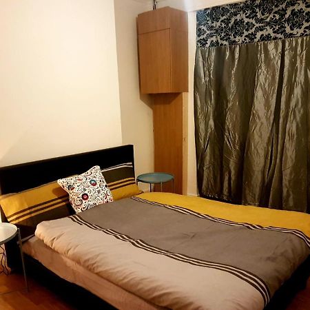Budget House In Gants Hill Bed & Breakfast Ilford Bagian luar foto