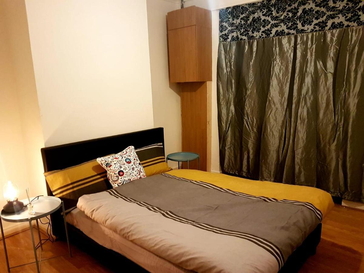 Budget House In Gants Hill Bed & Breakfast Ilford Bagian luar foto
