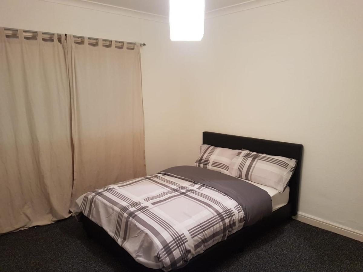 Budget House In Gants Hill Bed & Breakfast Ilford Bagian luar foto