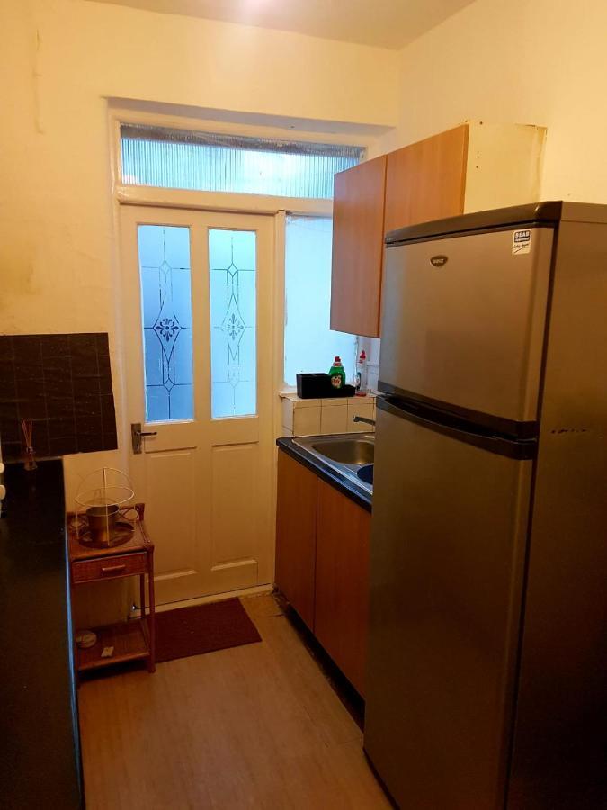 Budget House In Gants Hill Bed & Breakfast Ilford Bagian luar foto